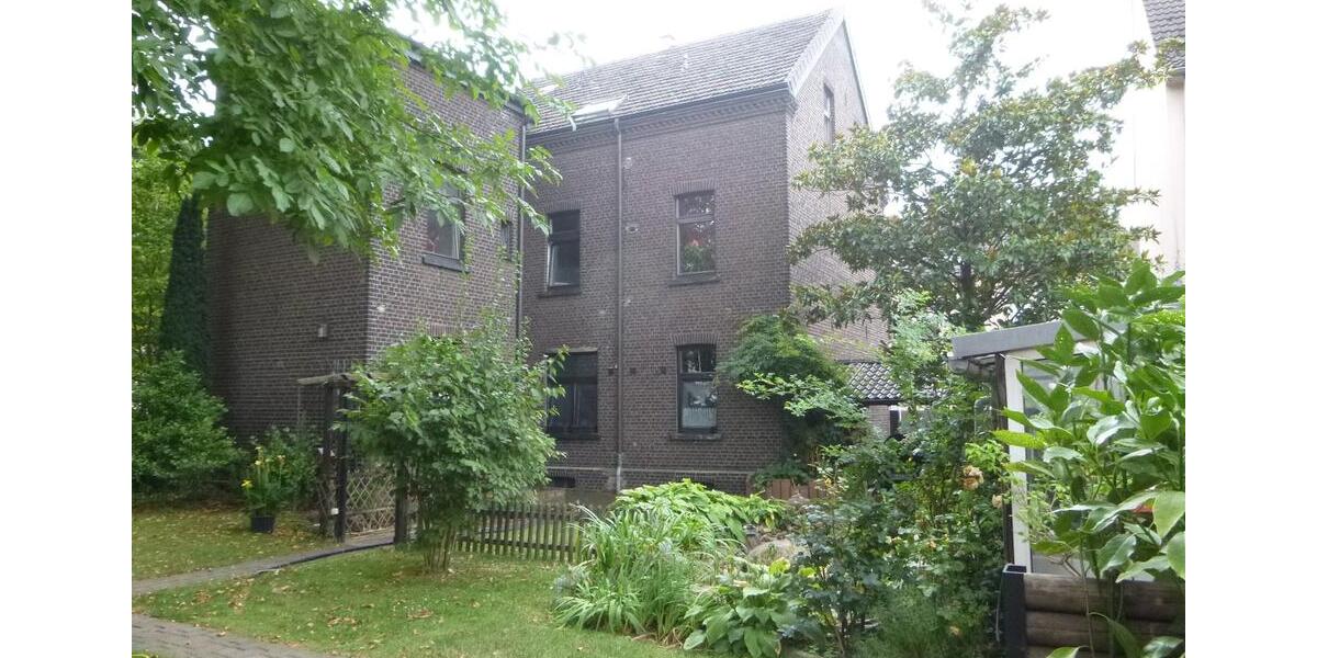Dachgeschoßwohnung Duisburg Mittelmeiderich - 3 Zimmer, 95 m&sup2;, 700&euro; | Angebot:26614530
