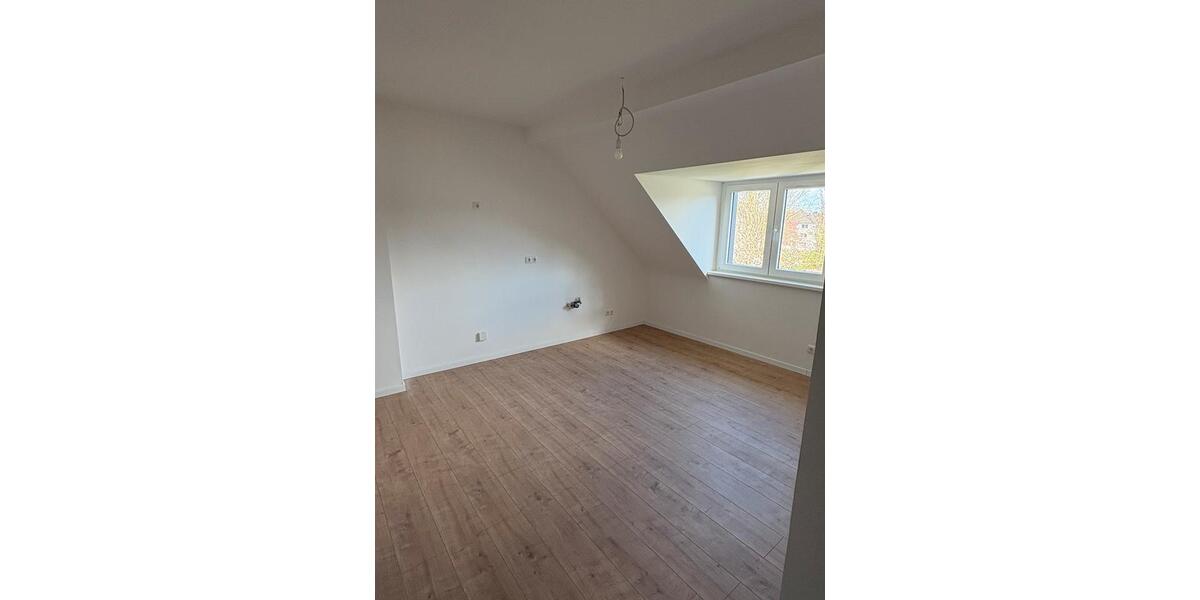 Dachgeschoßwohnung Duisburg Huckingen - 1 Zimmer, 69 m&sup2;, 980&euro; | Angebot:25995549