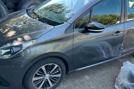 Peugeot 208 135.000 km 3.900 &euro; Willich 47877