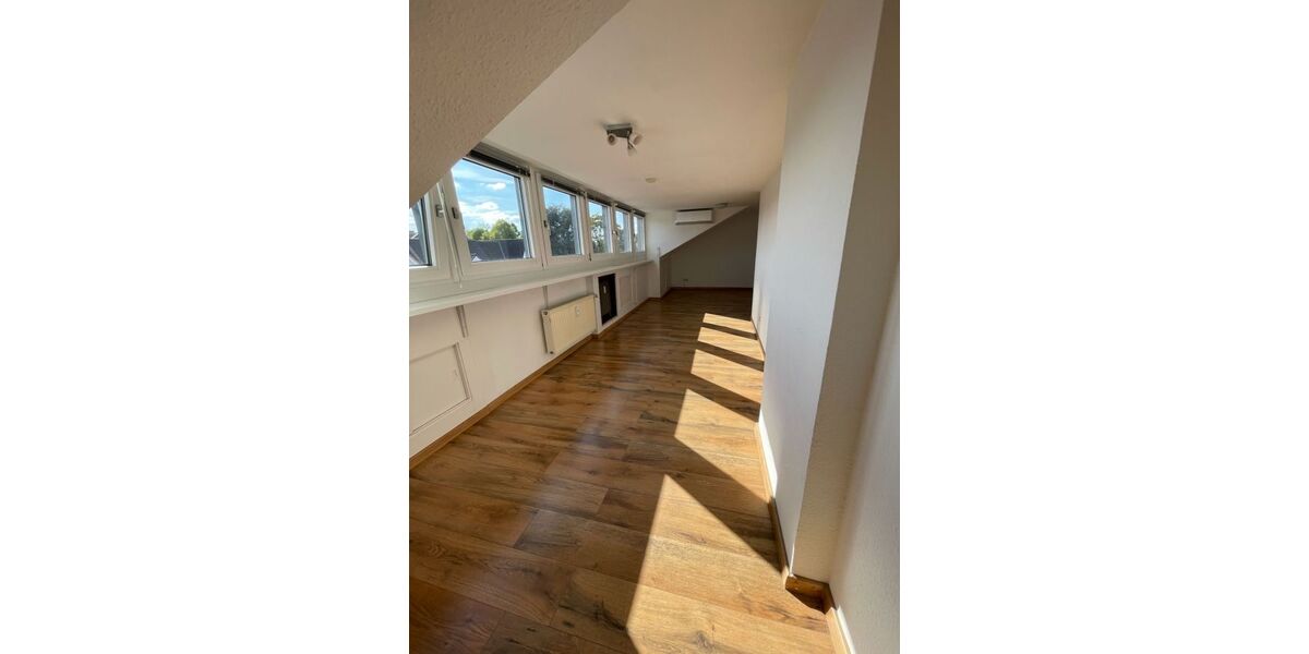 Provisionsfrei* SOFORT FREI! Rhein-nah - 2-Zm Penthouse Oberkassel - renoviert, Klimaanlage Einbauküche 55m² - Einfamilienhaus Düsseldorf Oberkassel | Angebot:25926108