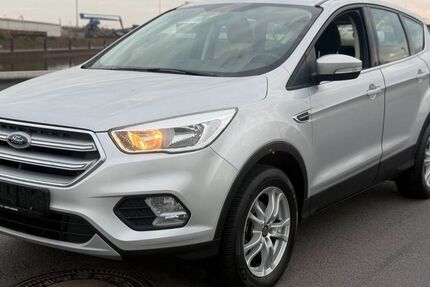 Ford Kuga 93.650 km 10.497 &euro; Duisburg 47138