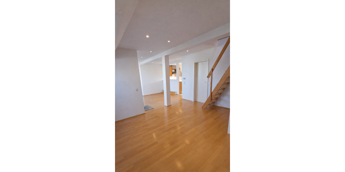 Dachgeschoßwohnung Düsseldorf Stadtbezirk 8 - 2.5 Zimmer, 84 m&sup2;, 1.190&euro; | Angebot:25860109