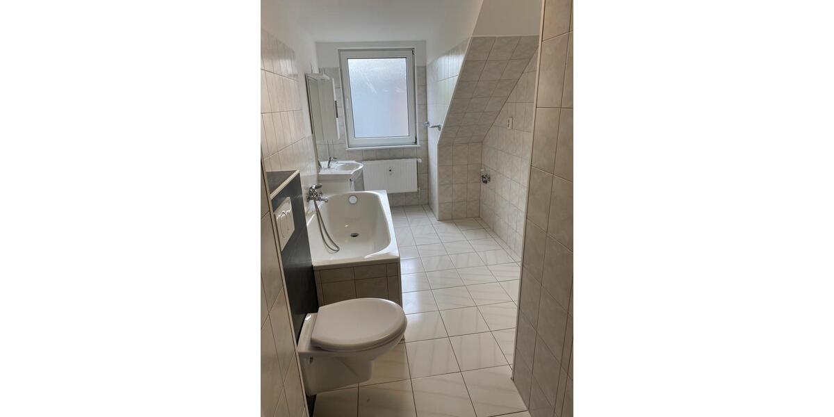 Dachgeschoßwohnung Duisburg Angerhausen - 2.5 Zimmer, 58 m&sup2;, 410&euro; | Angebot:26619998