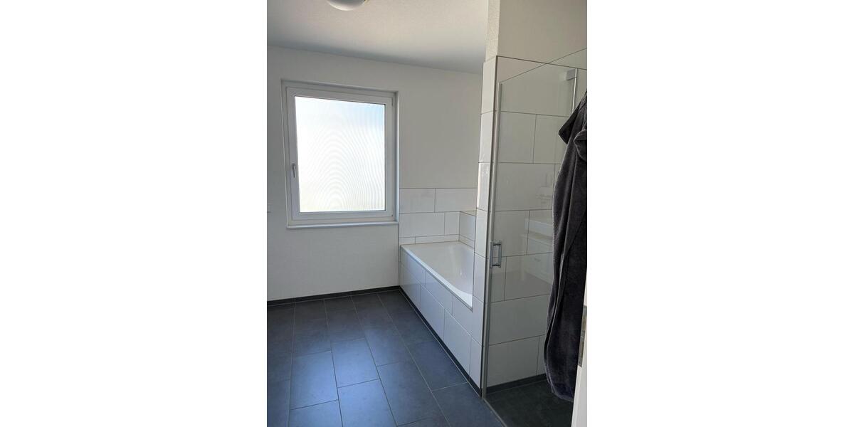 Dachgeschoßwohnung Düsseldorf Oberbilk - 3 Zimmer, 110 m&sup2;, 2.370&euro; | Angebot:26586394