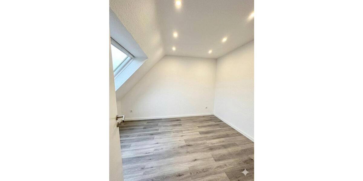 Dachgeschoßwohnung Hilden Kalstert - 3.5 Zimmer, 90 m&sup2;, 949&euro; | Angebot:25960286