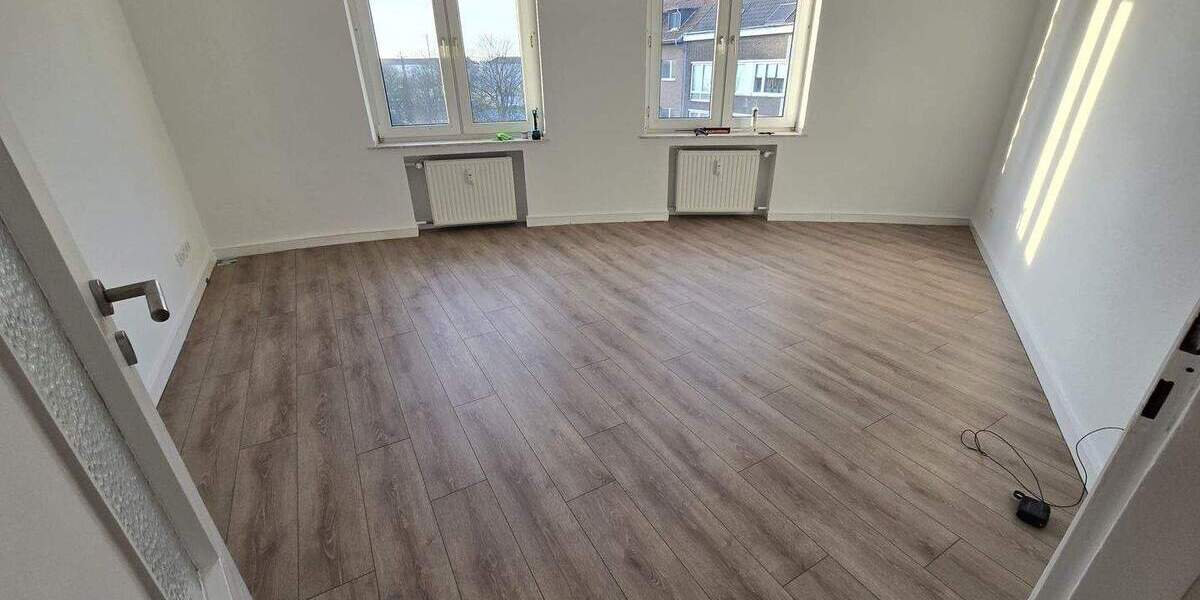Etagenwohnung Düsseldorf Rath - 3 Zimmer, 92 m&sup2;, 1.250&euro; | Angebot:25774715