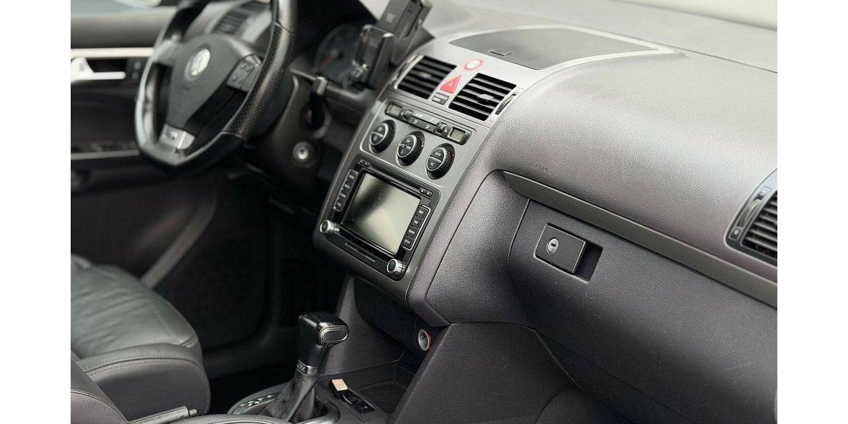 VW Touran R-Line / Leder / 7Sitze / 1.Hd / Navi 125.000 km 11.900 &euro; Mönchengladbach 41066