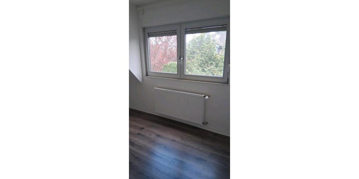 Dachgeschoßwohnung Neuss Reuschenberg - 3 Zimmer, 79 m&sup2;, 1.300&euro; | Angebot:25991806