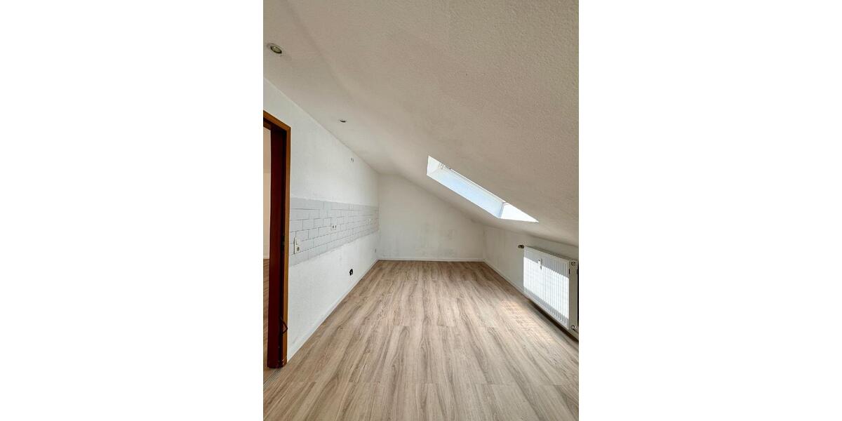 Dachgeschoßwohnung Haan - 2.5 Zimmer, 100 m&sup2;, 790&euro; | Angebot:25784474