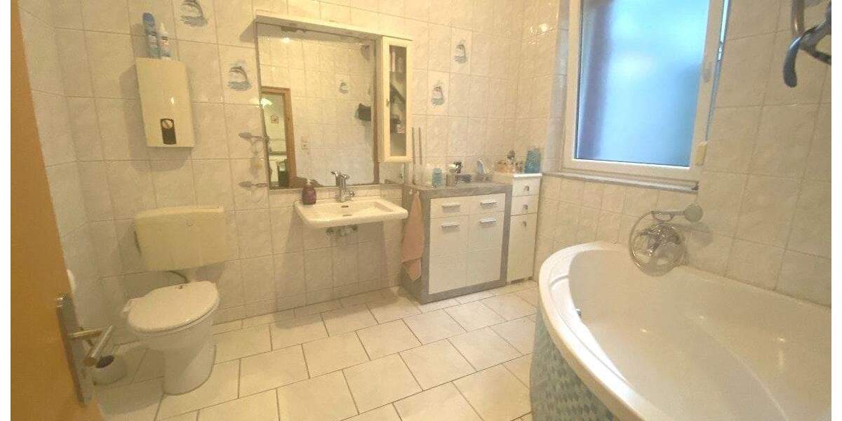 Mehrfamilienhaus, Wohnhaus Krefeld Stadtmitte - 5 Zimmer, 140 m&sup2;, 249.000&euro; | Angebot:25776323