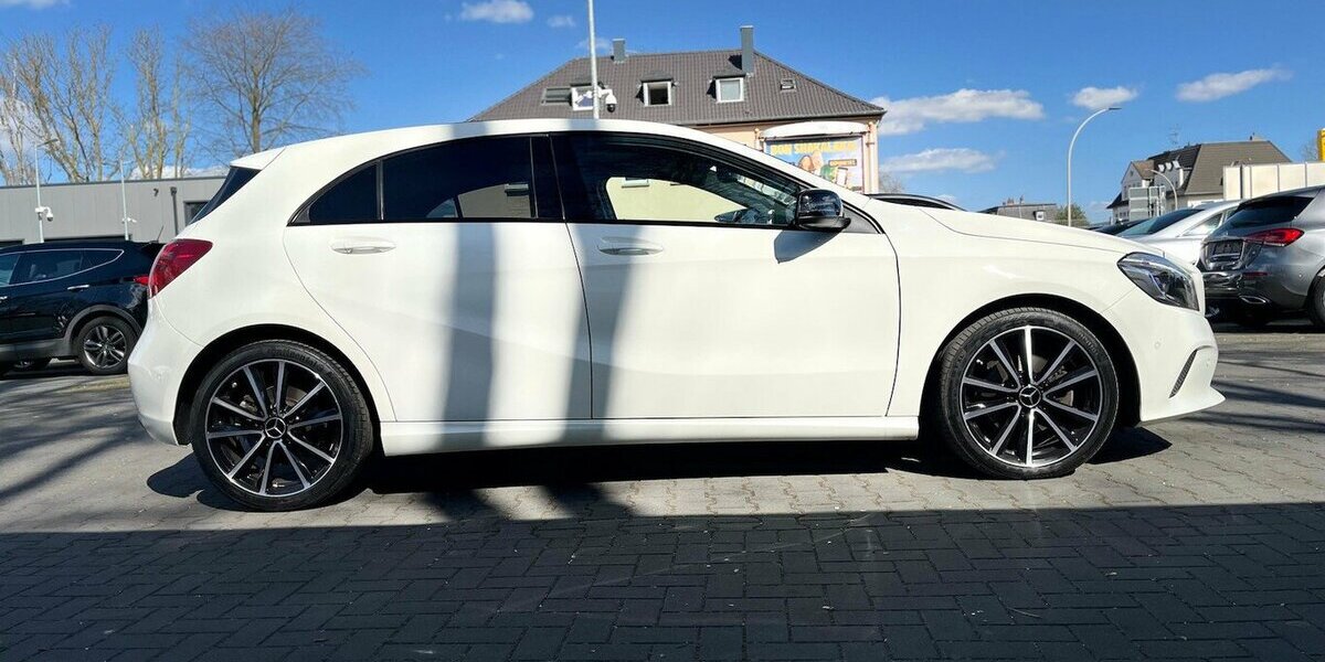 Mercedes-Benz A 220 CDI / AMG / Pano / Kamera / Navi / Euro6 195.000 km 16.390 &euro; Mönchengladbach 41066