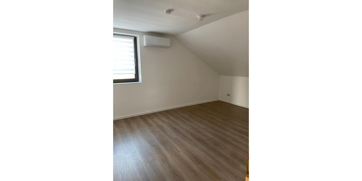 Dachgeschoßwohnung Mönchengladbach Süd - 3 Zimmer, 79 m&sup2;, 600&euro; | Angebot:26669617