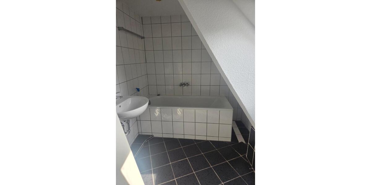 Dachgeschoßwohnung Neuss Augustinusviertel - 5 Zimmer, 100 m&sup2;, 1.150&euro; | Angebot:26231135