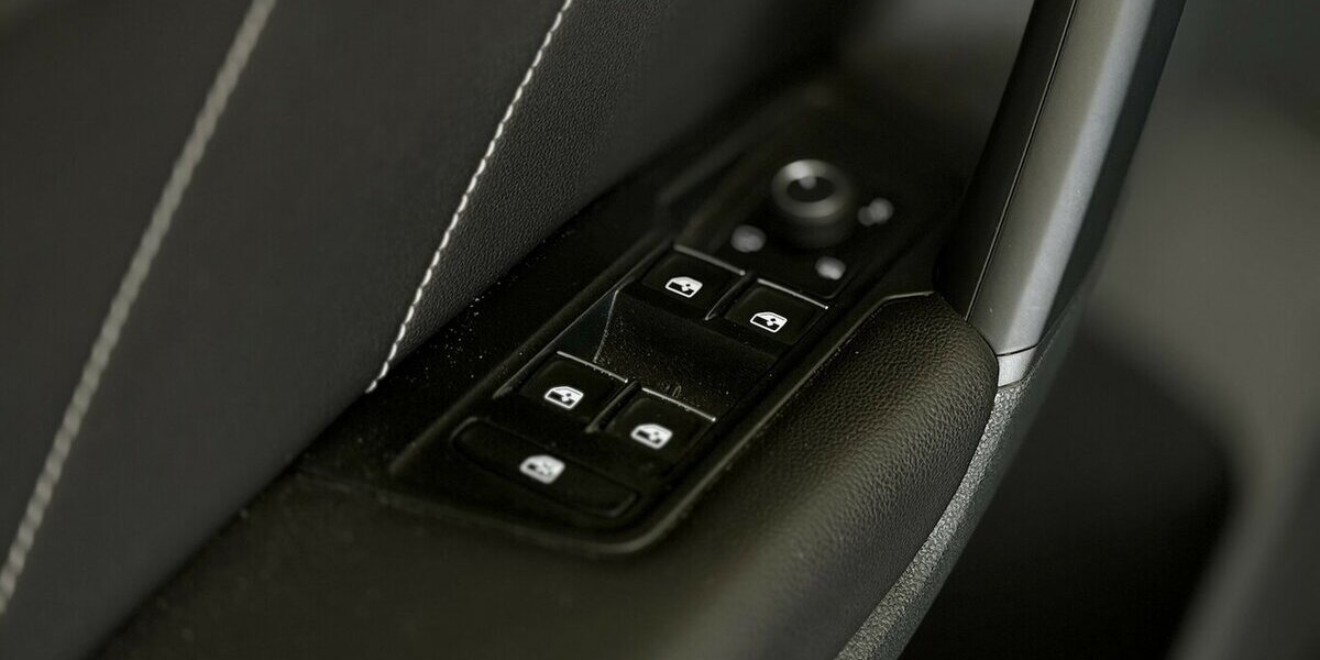 VW Tiguan R-Line / Pano / Kamera / KeylessGO 29.000 km 40.990 &euro; Mönchengladbach 41066