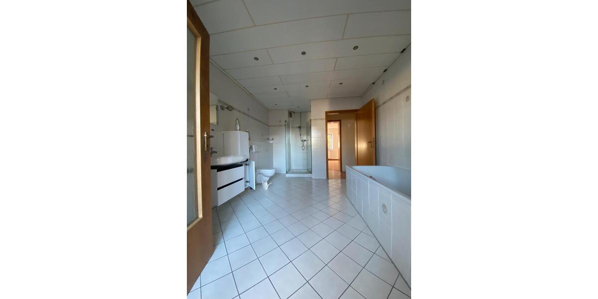 Etagenwohnung Duisburg Duisburg-Mitte - 4 Zimmer, 104 m&sup2;, 660&euro; | Angebot:25454145