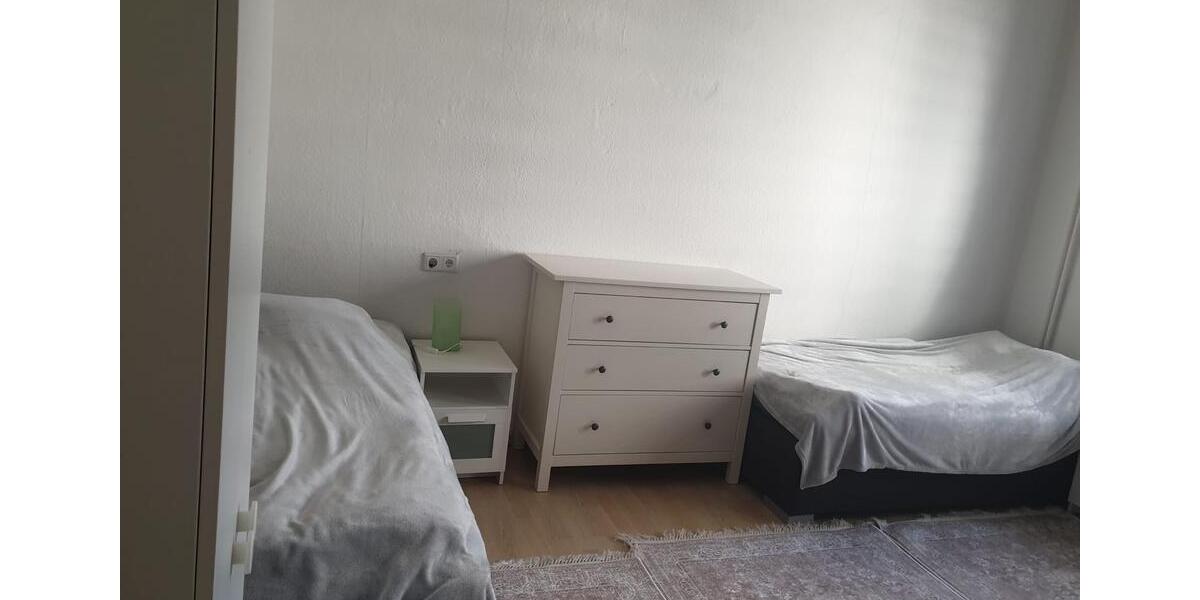 Etagenwohnung Krefeld Benrad - 4 Zimmer, 100 m&sup2;, 1.300&euro; | Angebot:25874620