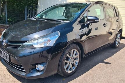 Toyota Verso 180.000 km 7.900 &euro; Mönchengladbach 41238