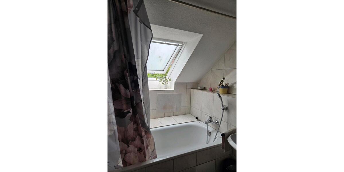 Dachgeschoßwohnung Krefeld Benrad - 2 Zimmer, 65 m&sup2;, 550&euro; | Angebot:26665400