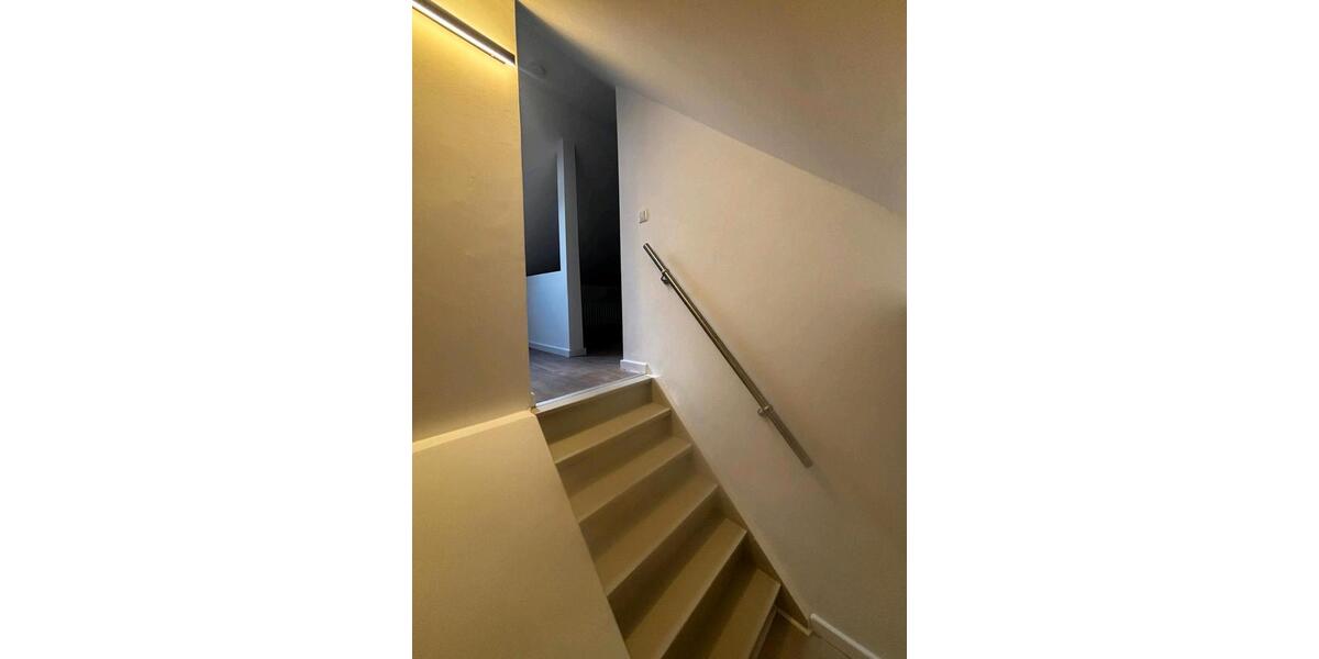 Dachgeschoßwohnung Mönchengladbach Süd - 2.5 Zimmer, 74 m&sup2;, 820&euro; | Angebot:26660538