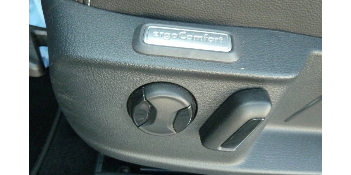 VW Passat Variant R-Line 2.0 TDI DSG Leder Navi LED 135.000 km 21.900 &euro; Ratingen 40885