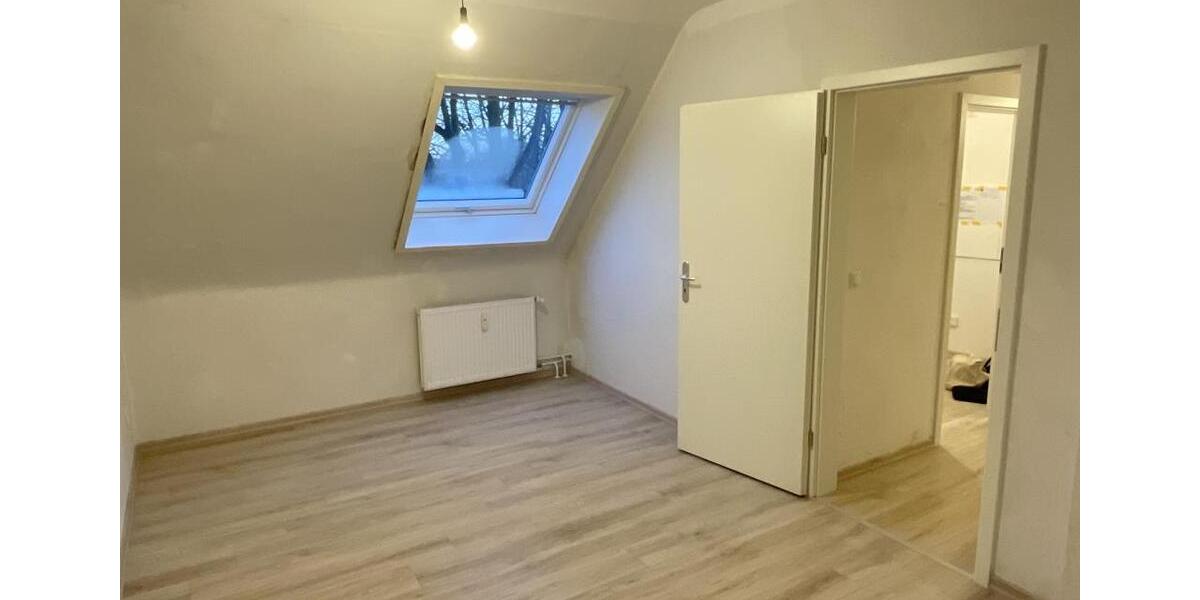Dachgeschoßwohnung Duisburg Mittelmeiderich - 3 Zimmer, 73 m&sup2;, 619&euro; | Angebot:25722238