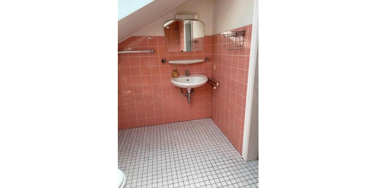 Dachgeschoßwohnung Grevenbroich - 2.5 Zimmer, 96 m&sup2;, 720&euro; | Angebot:25057385