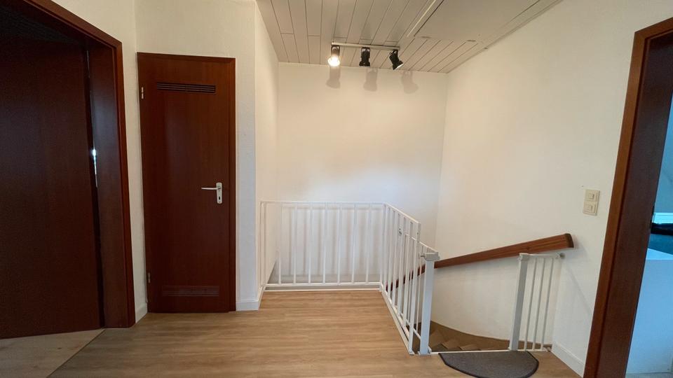 Dachgeschoßwohnung Düsseldorf Stadtbezirk 8 - 2 Zimmer, 50 m&sup2;, 700&euro; | Angebot:26024003