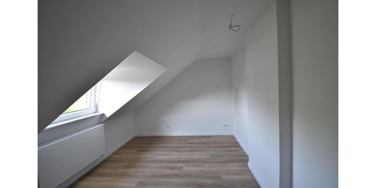 Dachgeschoßwohnung Krefeld Benrad - 3 Zimmer, 66 m&sup2;, 755&euro; | Angebot:24714331