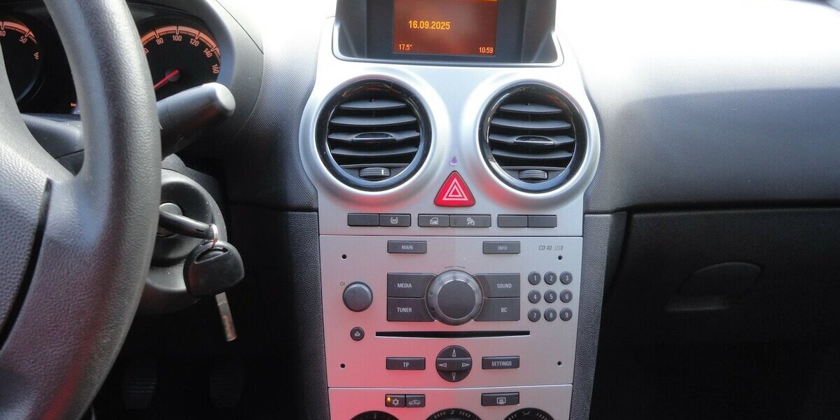 Opel Corsa Selection Klima Kette+TÜV neu S.heft 179.000 km 3.700 &euro; Neuss 41462