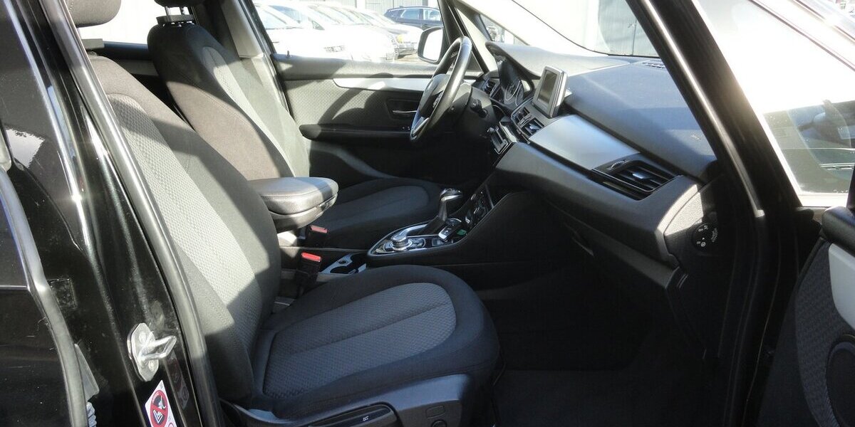 BMW 218 Active Tourer Autom Navi LED Klimatr.PDC SHZ 112.000 km 11.999 &euro; Neuss 41462