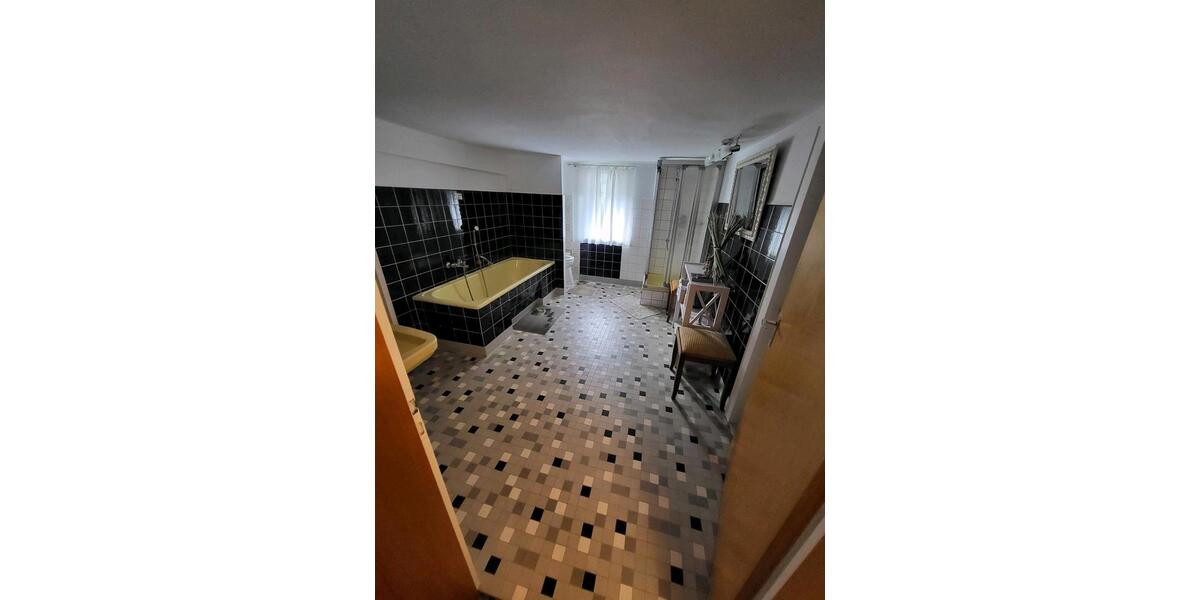 Einfamilienhaus Krefeld Gellep-Stratum - 10 Zimmer, 250 m&sup2;, 1.700&euro; | Angebot:25313036