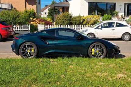 Lotus Emira 10.000 km 82.950 &euro; Neuss 41464