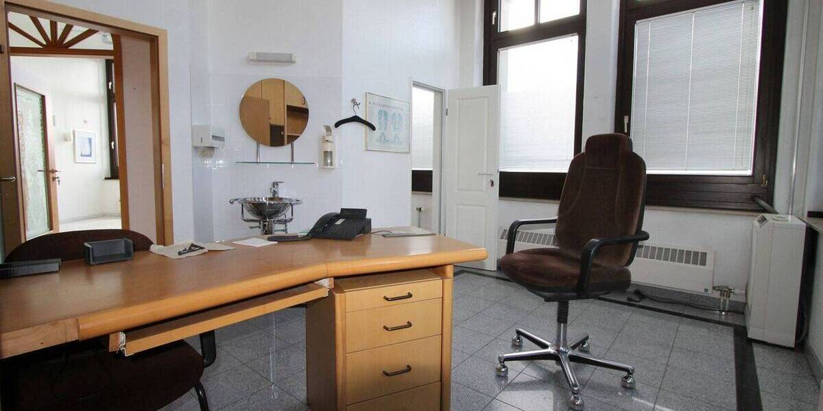 Gewerbeobjekt Krefeld Stadtmitte - 9 Zimmer, 187 m&sup2;, 1.300&euro; | Angebot:25997649