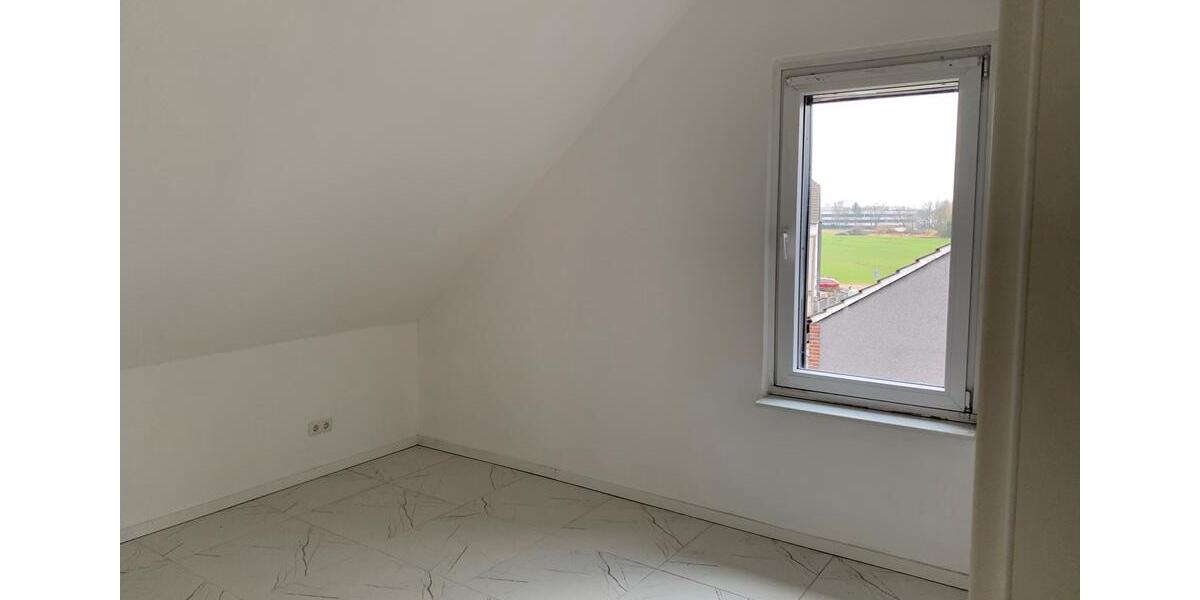 Dachgeschoßwohnung Mülheim an der Ruhr Rechtsruhr-Nord - 4 Zimmer, 85 m&sup2;, 600&euro; | Angebot:26657634