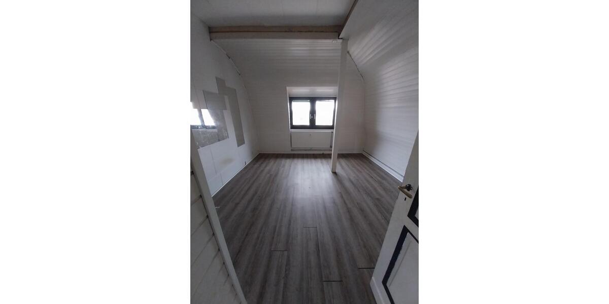 Dachgeschoßwohnung Krefeld Dießem - 2.5 Zimmer, 74 m&sup2;, 555&euro; | Angebot:24951309