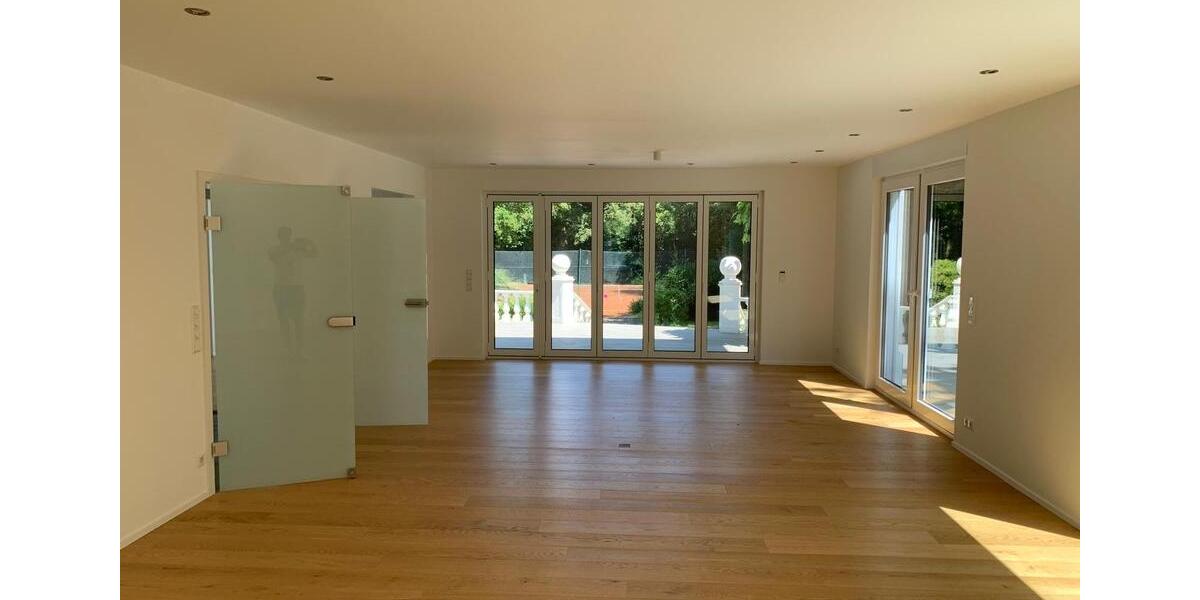 Villa Mönchengladbach Nord - 6 Zimmer, 340 m&sup2;, 7.000&euro; | Angebot:24381556