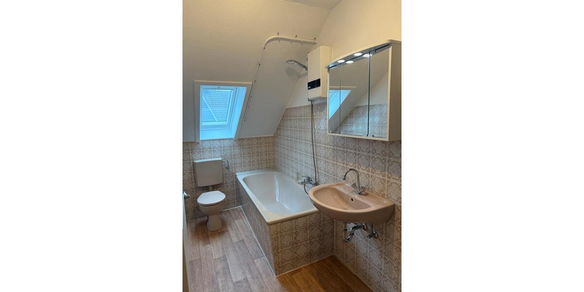 Dachgeschoßwohnung Grefrath - 2 Zimmer, 40 m&sup2;, 375&euro; | Angebot:25965173