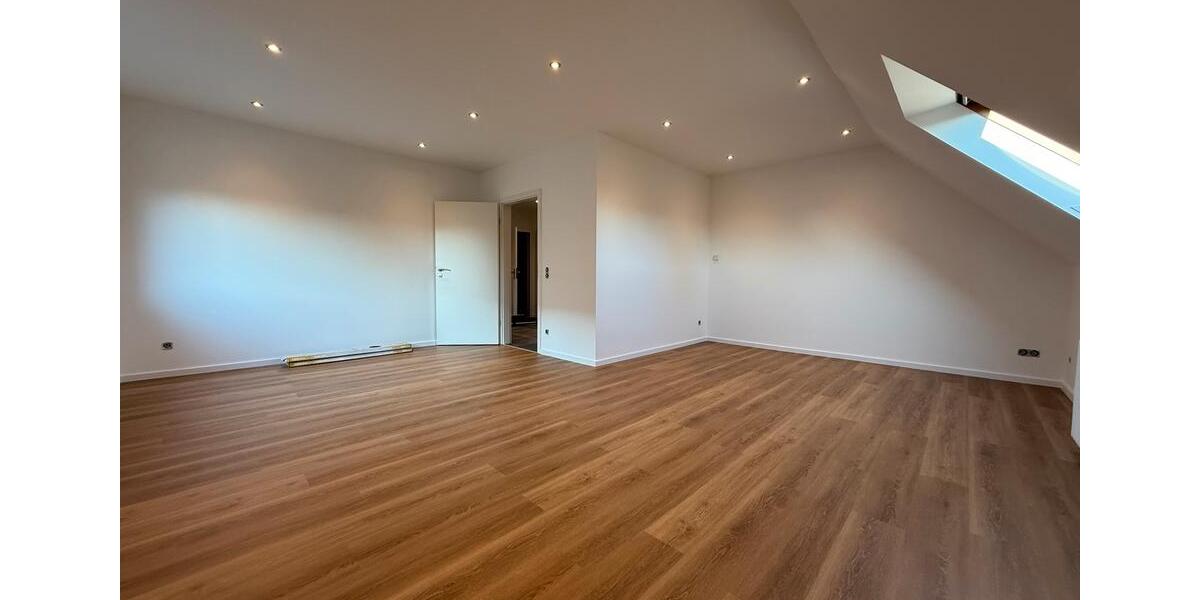 Dachgeschoßwohnung Grefrath - 4 Zimmer, 120 m&sup2;, 1.200&euro; | Angebot:25365398