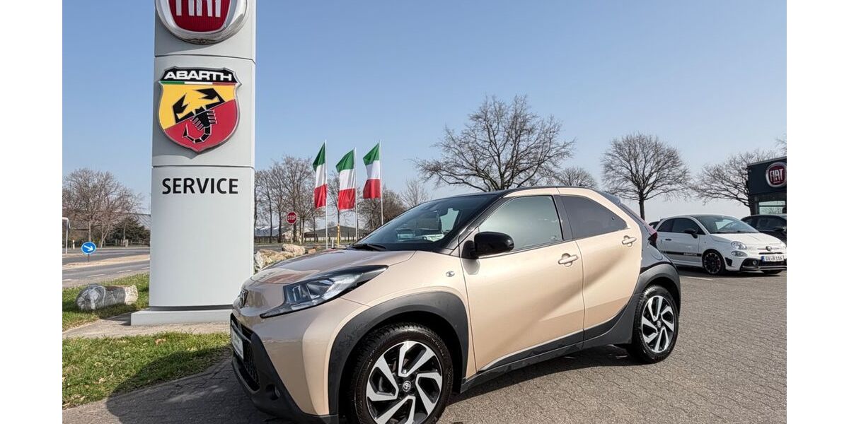 Toyota Aygo (X) 27.300 km 14.490 &euro; Grevenbroich 41515