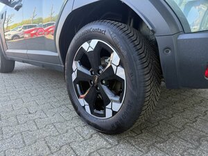 Dacia DUSTER HYBRID 140 1.6 Extreme +CarPlay+360 Cam+ 4.225 km 24.888 &euro; Meerbusch 40667