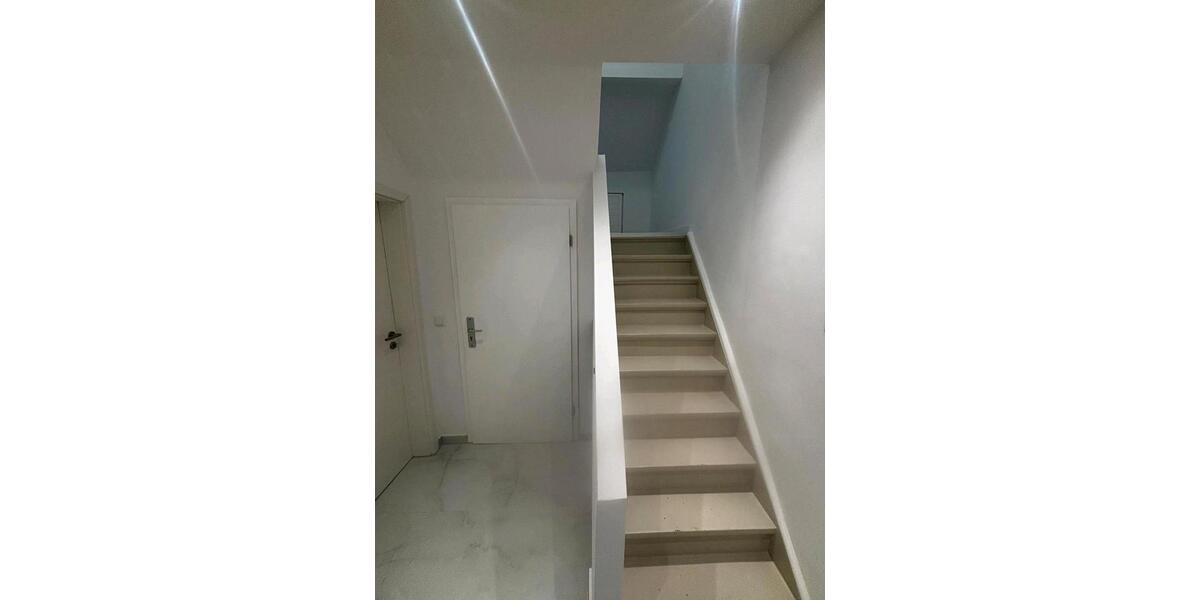 Dachgeschoßwohnung Mönchengladbach Süd - 2.5 Zimmer, 74 m&sup2;, 820&euro; | Angebot:26660538