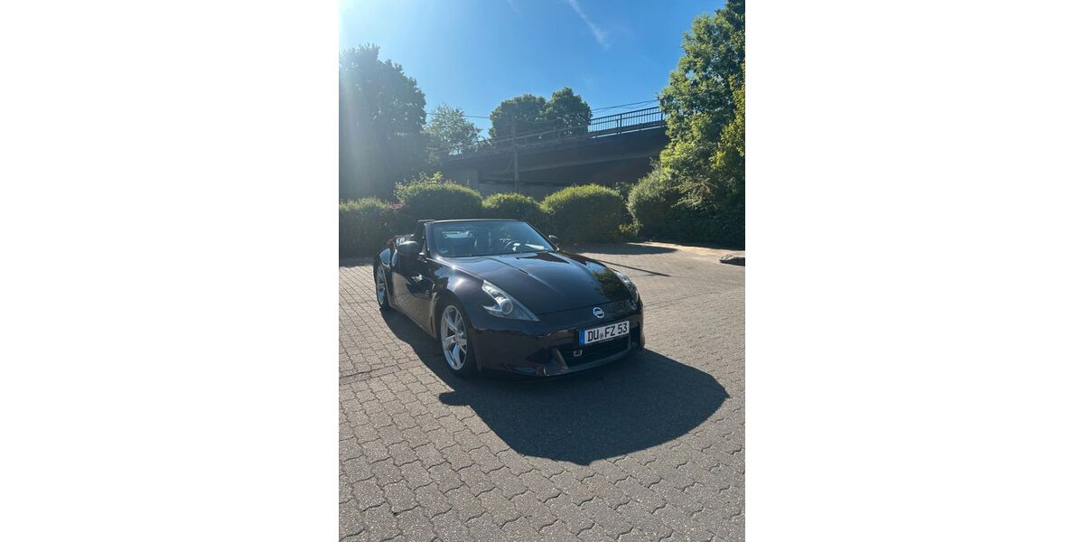 Nissan 370Z 73.000 km 22.999 &euro; Duisburg 47198