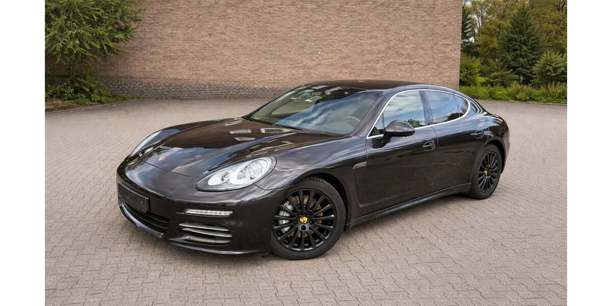 Porsche Panamera 124.111 km 28.900 &euro; Düsseldorf 40597