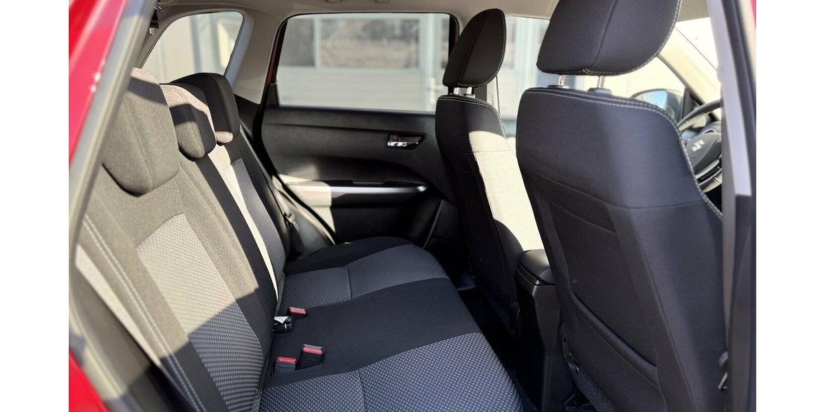 Suzuki Vitara 1.4 Hybrid 4x2 / Automatik / Kamera 35.000 km 21.490 &euro; Mönchengladbach 41066