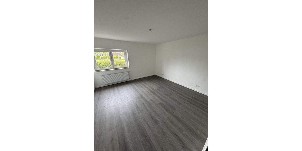 Etagenwohnung Moers Hochstraß - 2 Zimmer, 80 m&sup2;, 880&euro; | Angebot:26035832
