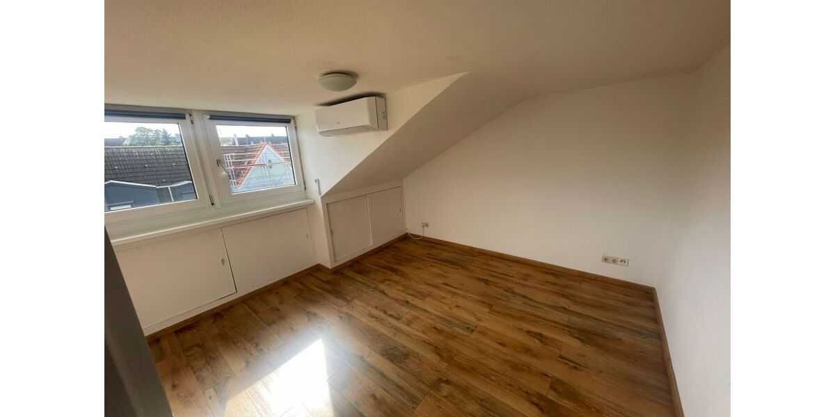 Provisionsfrei* SOFORT FREI! Rhein-nah - 2-Zm Penthouse Oberkassel - renoviert, Klimaanlage Einbauküche 55m² - Einfamilienhaus Düsseldorf Oberkassel | Angebot:25926108