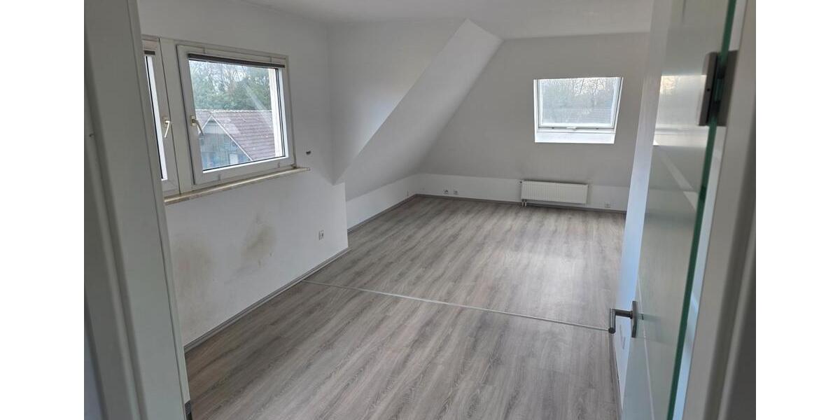 Dachgeschoßwohnung Oberhausen Biefang - 3.5 Zimmer, 96 m&sup2;, 930&euro; | Angebot:26001856