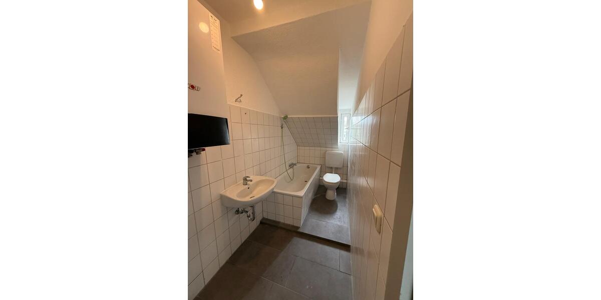 Dachgeschoßwohnung Duisburg Essenberg - 3 Zimmer, 70 m&sup2;, 490&euro; | Angebot:26598026