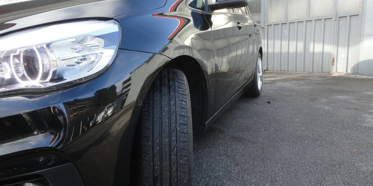 BMW 218 Active Tourer Autom Navi LED Klimatr.PDC SHZ 112.000 km 11.999 &euro; Neuss 41462