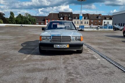 Mercedes-Benz 190 118.000 km 9.950 &euro; duisburg 47178